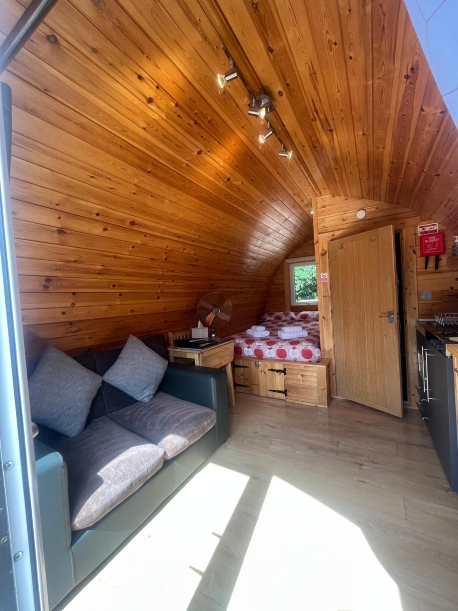 Conifer Cabins Fort William Exterior foto